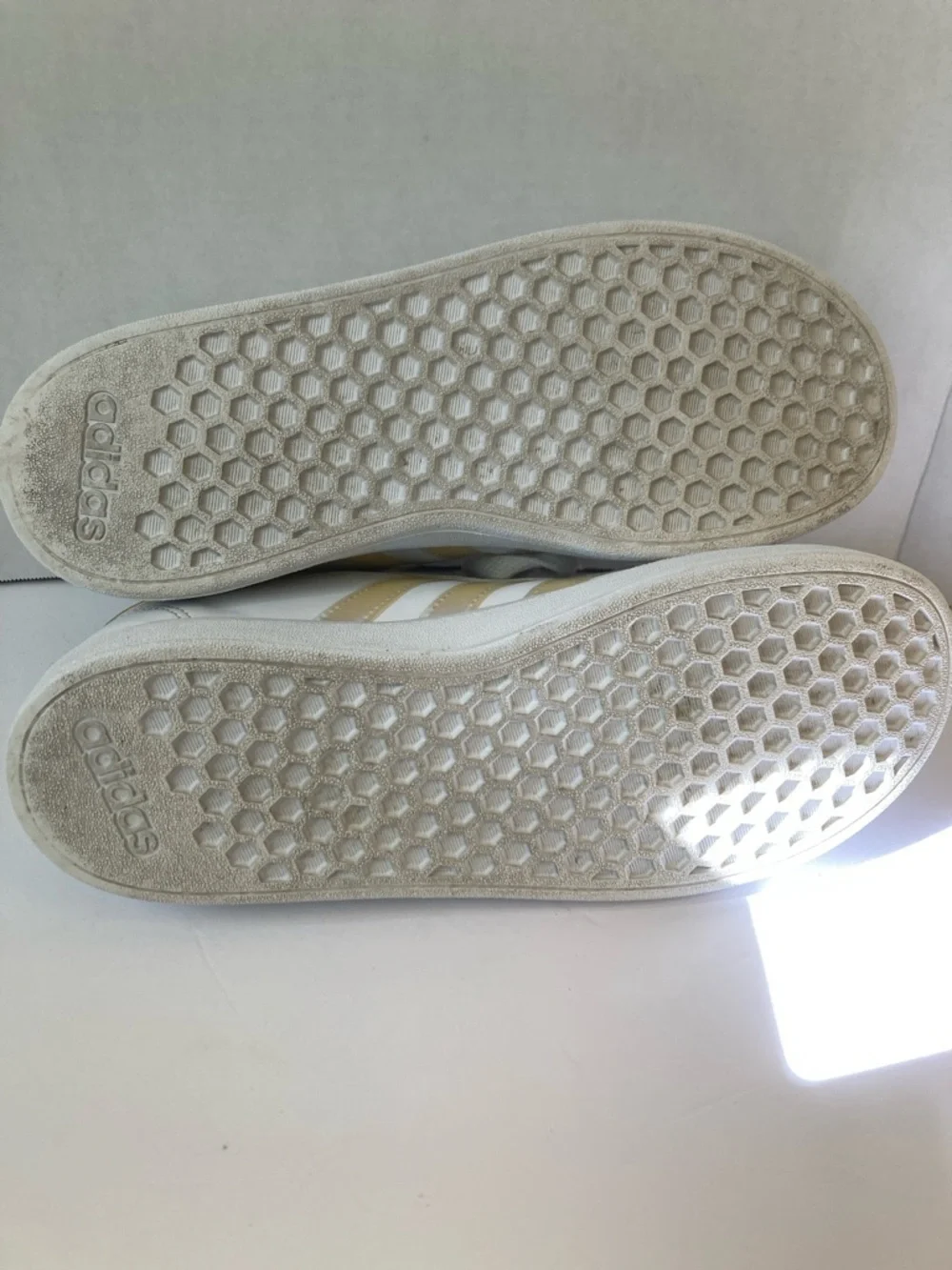 adidas Grand Court low Kids 5.5 White Sneakers with Iridescent Stripe Accents